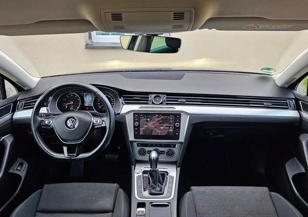 Volkswagen Passat cena 63800 przebieg: 180000, rok produkcji 2019 z Tuszyn małe 562